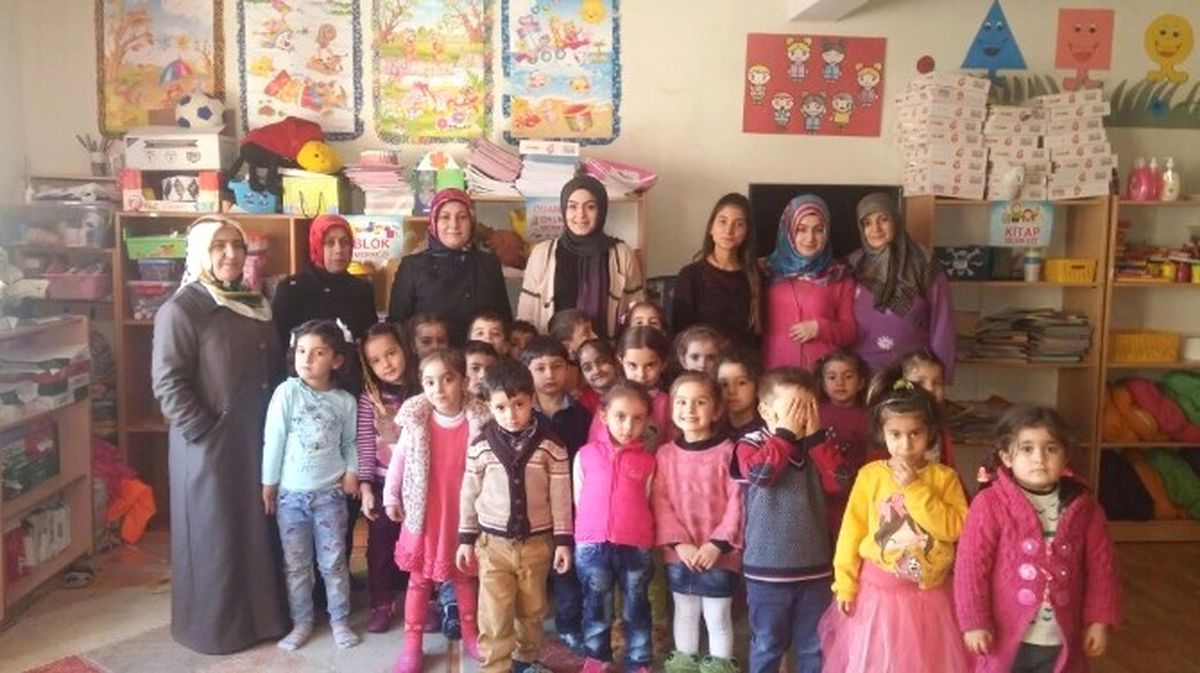 AK Parti Heyetinden Öğretmenlere Çiçek