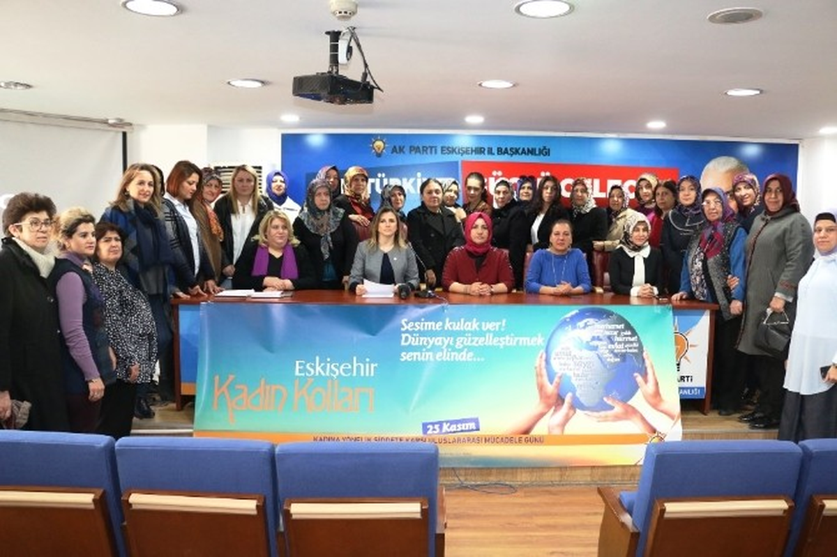 AK Parti Kadın Kollarından Başkanlığı\'ndan 25 Kasım Kadına Yönelik Şiddete Karşı Mücadele Günü...