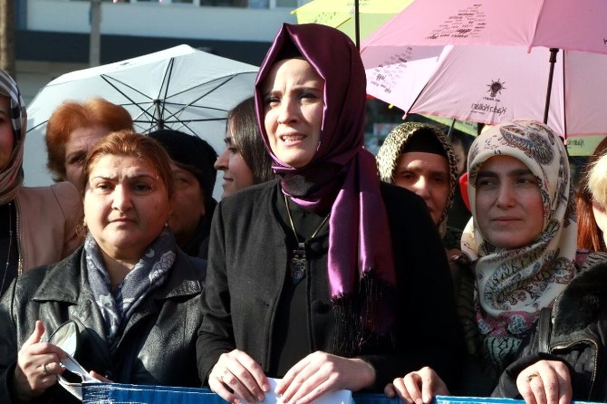 AK Parti\'li Kadınlardan Kadına Şiddete Tepki