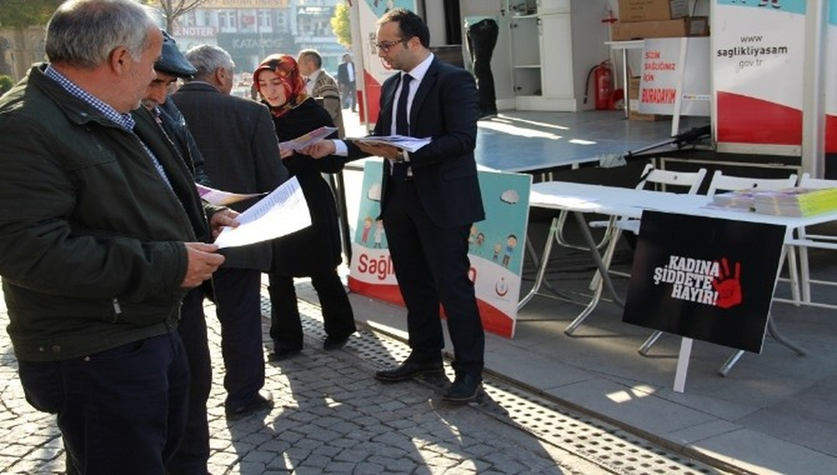 Aksaray\'da Sağlık Çalışanları "Kadına Şiddete" Dikkat Çekti