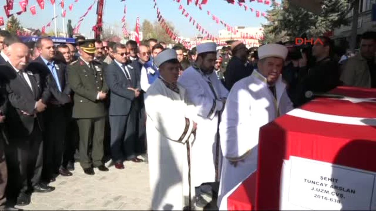 Antalya Şırnak\'ta Şehit Olan Uzman Çavuş Tuncay Arslan Antalya\'da Son Yolculuğuna Uğurlandı 4