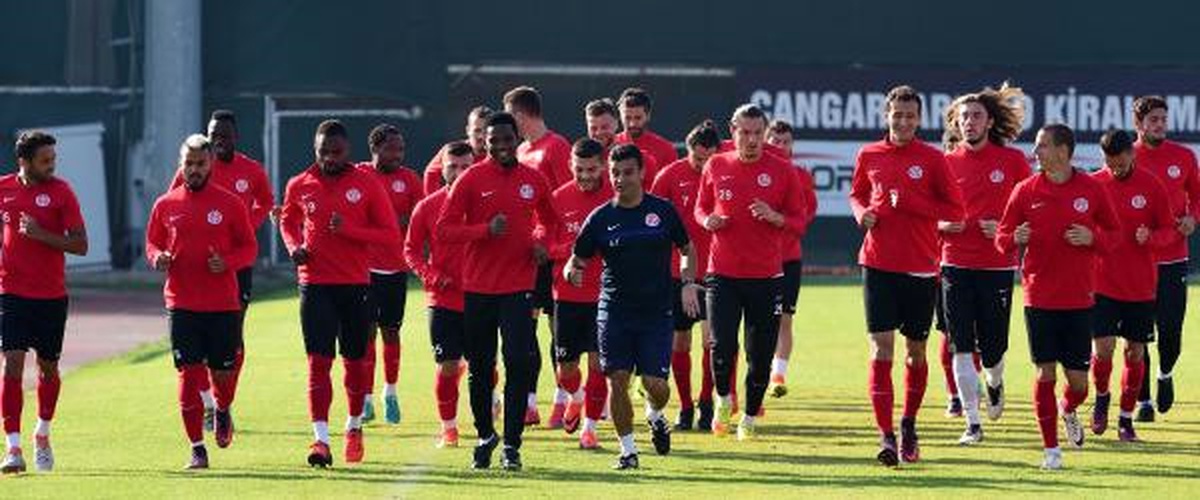 Antalyaspor\'da Eto\'o Antremana Çıktı