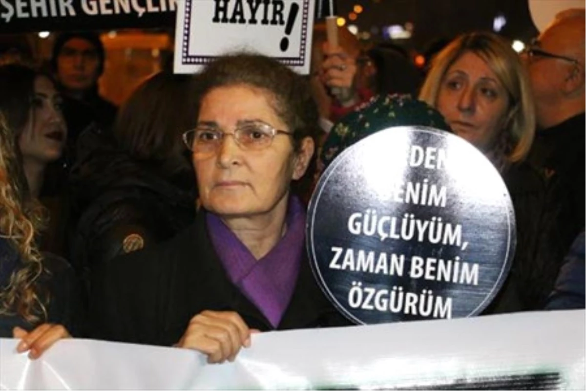 Ataşehir, Kadına Yönelik Şiddeti Protesto Etti