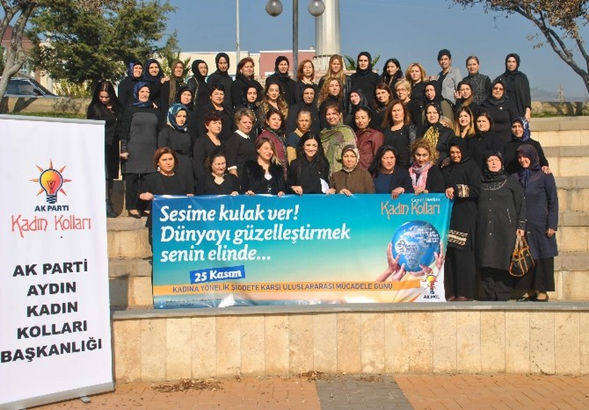 Aydın\'da AK Parti\'li Kadınlardan \'Kadına Şiddeti Kınıyoruz\' Konferansı