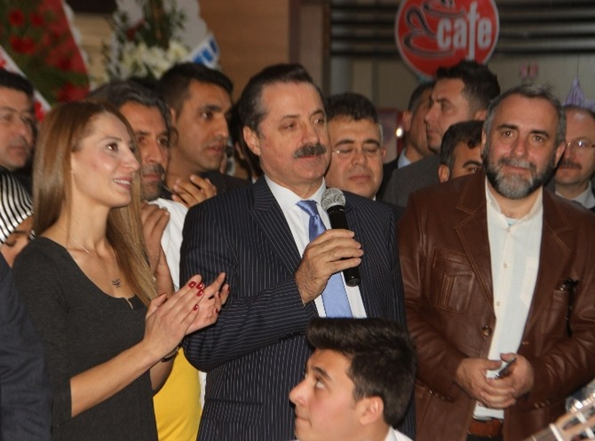 Bakan Çelik\'ten Türkülü Açılış
