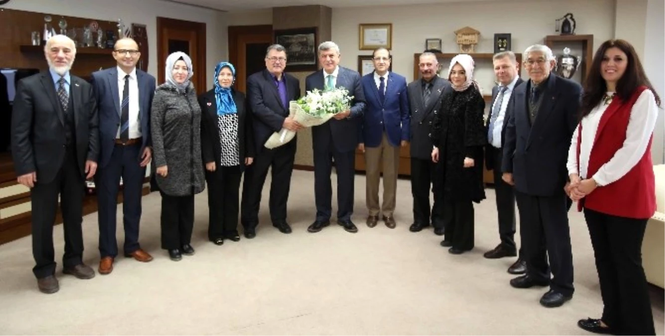Başkan Karaosmanoğlu: "Öğretmenlerimizin Hakkı Bir Günle Ödenmez"