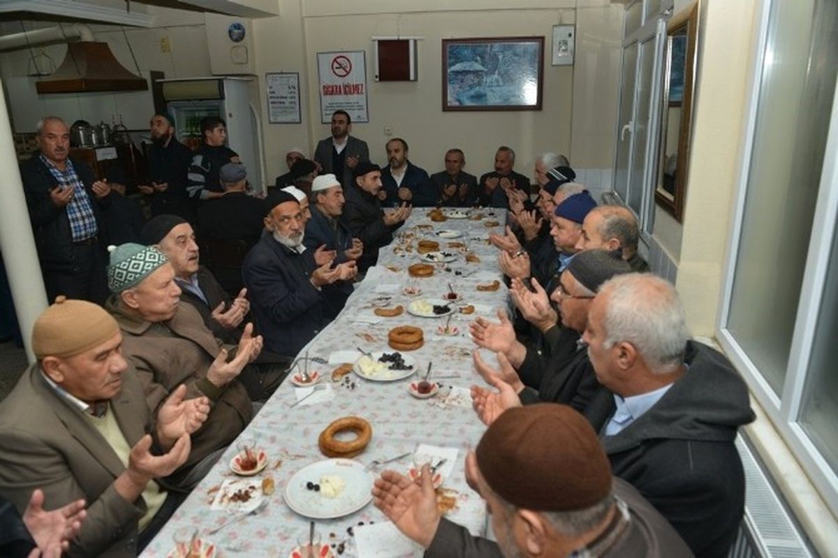 Bereket Sofrası" Yeni Cami\'de Kuruldu