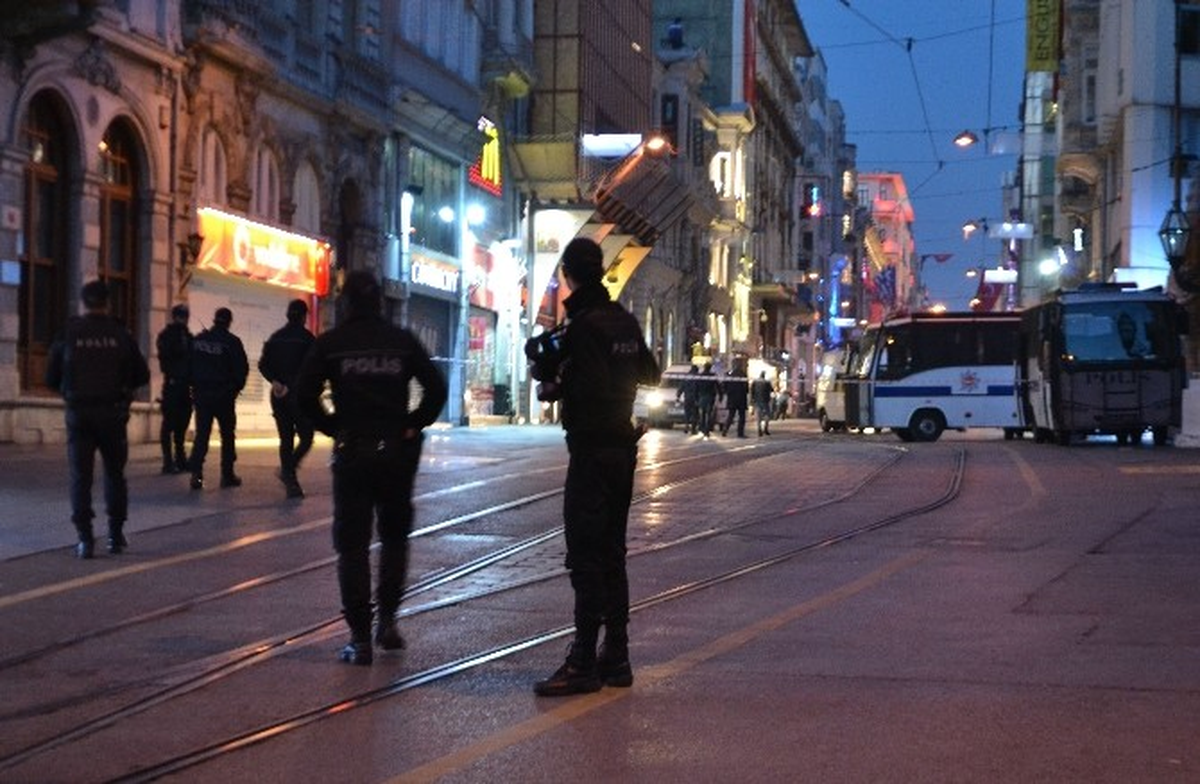 Beyoğlu Galatasaray Lisesi\'nde Patlayan Doğalgaz Vanası Paniğe Yol Açtı