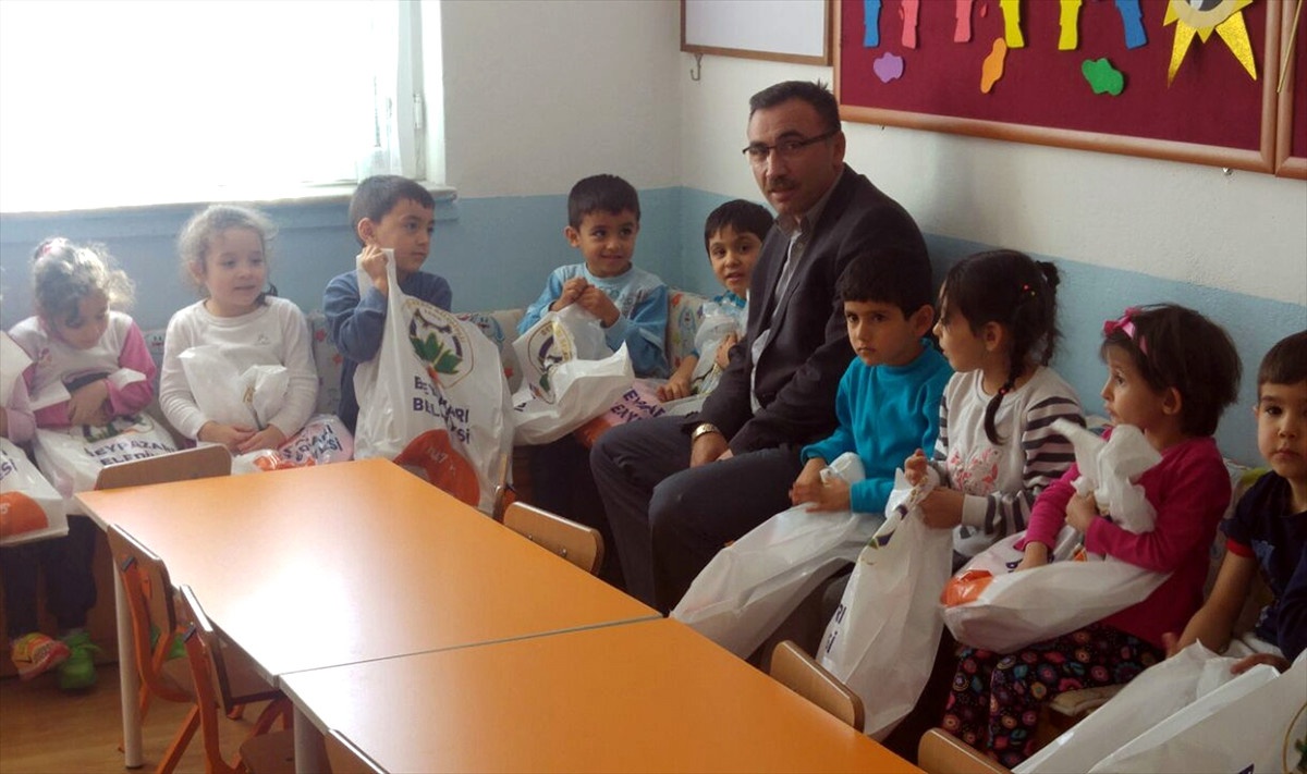 Beypazarı\'nda Öğrencilere Kışlık Giysi Yardımı
