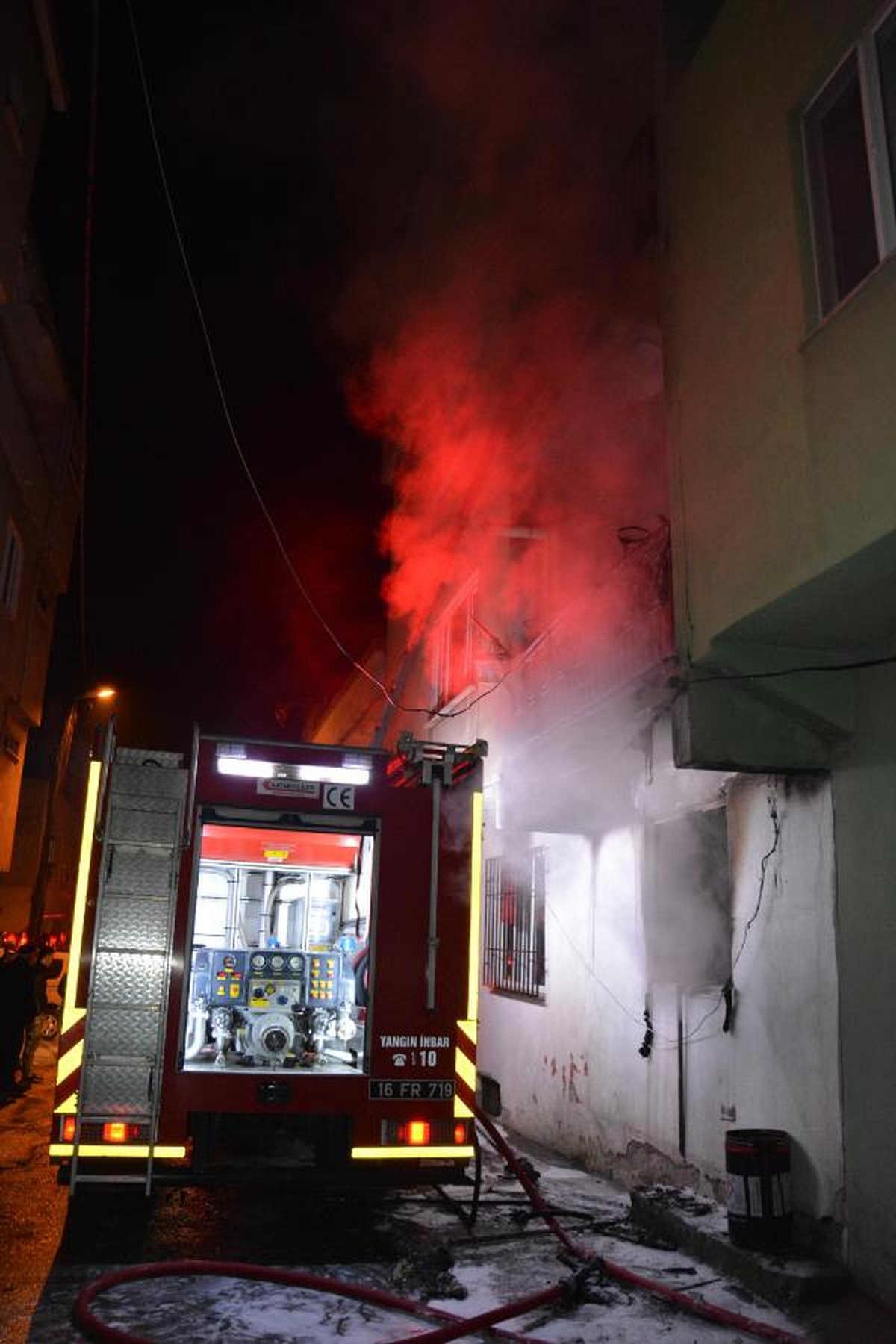 Bursa\'da Yangında Can Pazarı