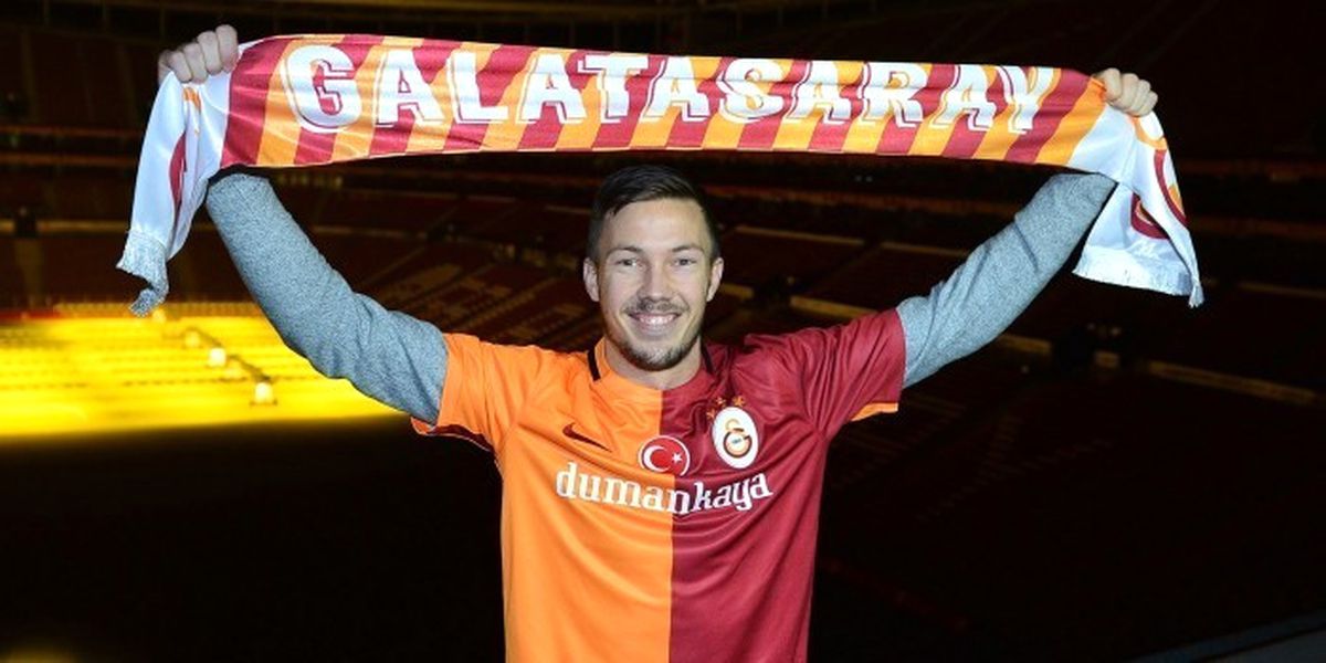 Carole\'un Yokluğunda Sol Bek Linnes\'e Ait!