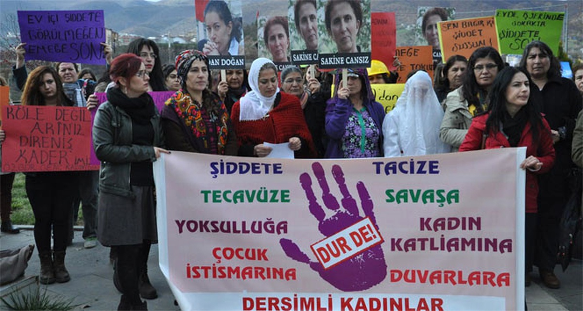 Cumhuriyet Kadınları Derneği\'nden \'Kadına Şiddete Hayır\' Eylemi