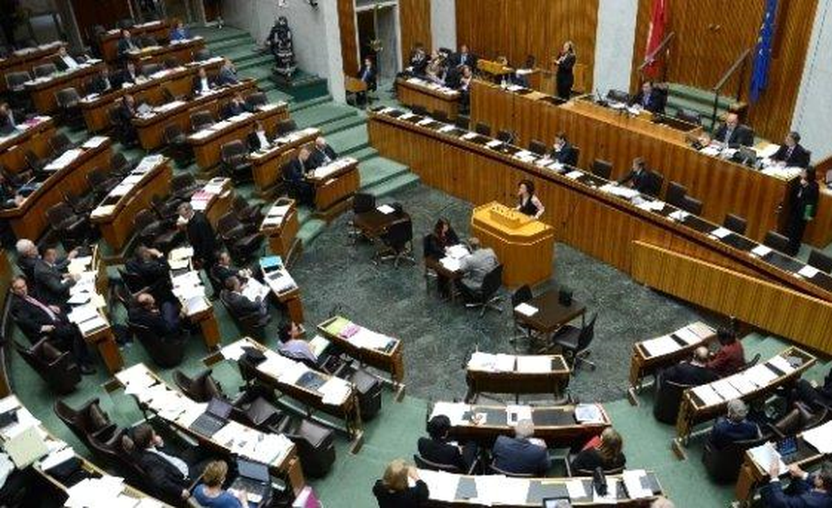 Dha Dış Haber - Avusturya Parlamentosu\'ndan Türkiye\'ye Silah Ambargosu Kararı