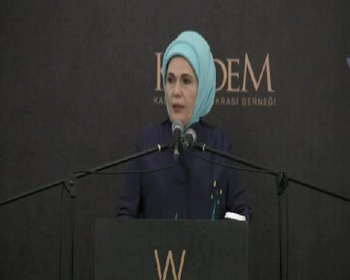 Emine Erdoğan: Kızlarımızın Yeri Yalnızca ve Yalnızca Okuldur