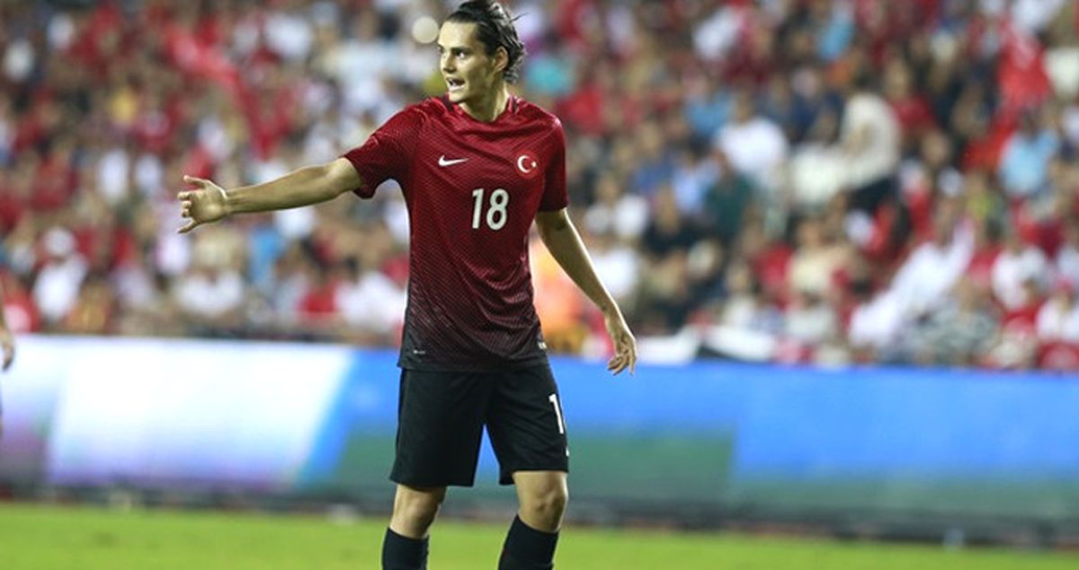 Enes Ünal, Eski Tweet'ini Paylaşarak Öğretmenler Gününü Kutladı
