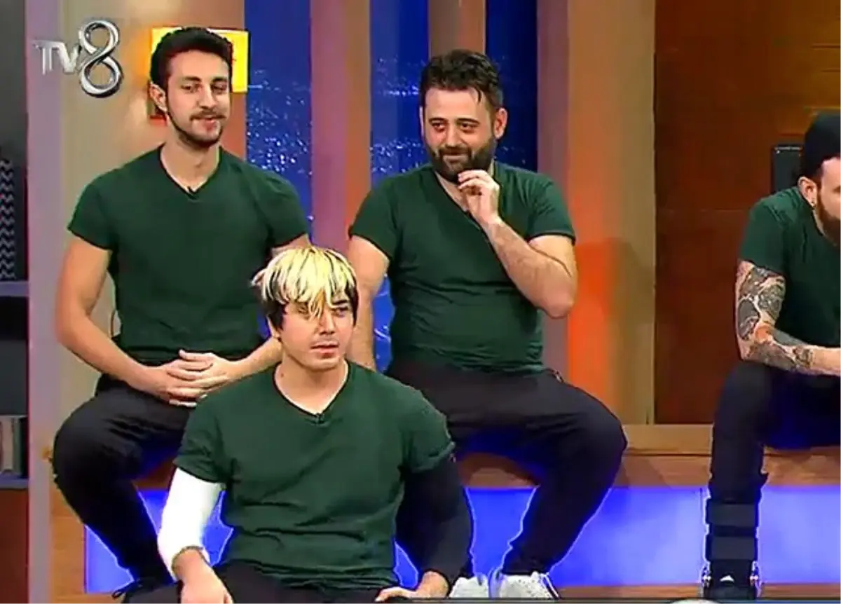 Erdi Söylediği Şarkılarla Kızları Çileden Çıkardı