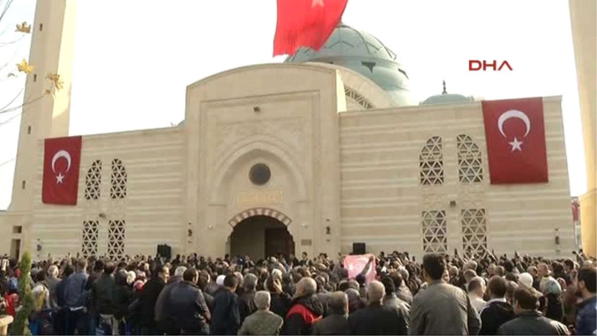 Erdoğan, Sancaktepe\'deki Hacı Fatma Fitnat Hanım Camii\'ni Ibadete Açtı