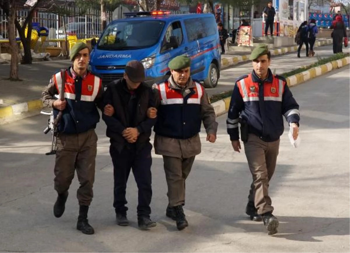 Göçmen Kaçakçılığı Sanığı Yol Kontrolünde Yakalandı