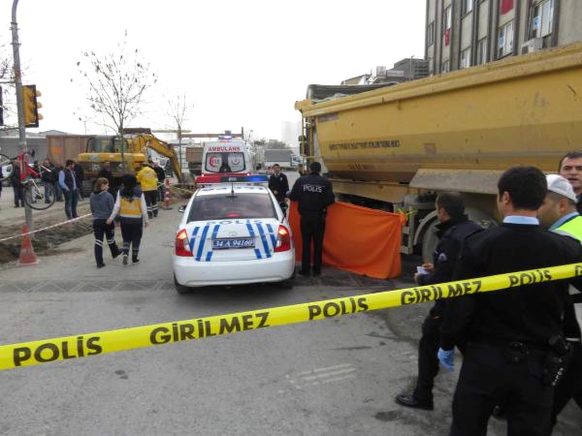 Hafriyat Kamyonu Yine Can Aldı! Kazayı İzleyenler de Kaza Yaptı