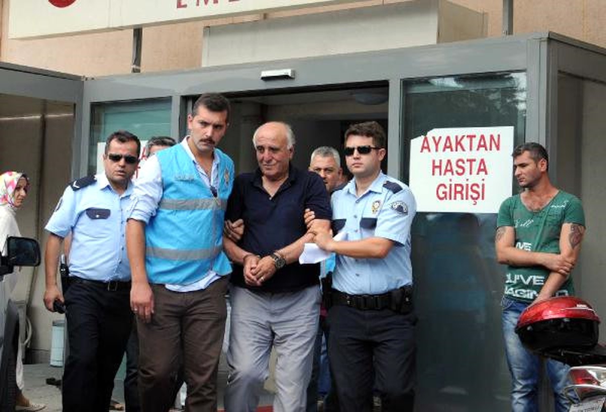 Hakan Şükür\'ün Babası ile Adil Öksüz\'ün Kayınvalidesi Ev Hapsi Kararıyla Tahliye Edildi