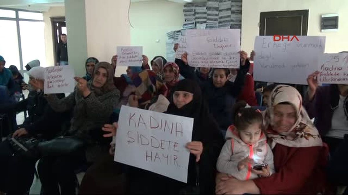 Hakkari\'de Ak Partili Kadınlardan Kadıına Şiddete Hayır
