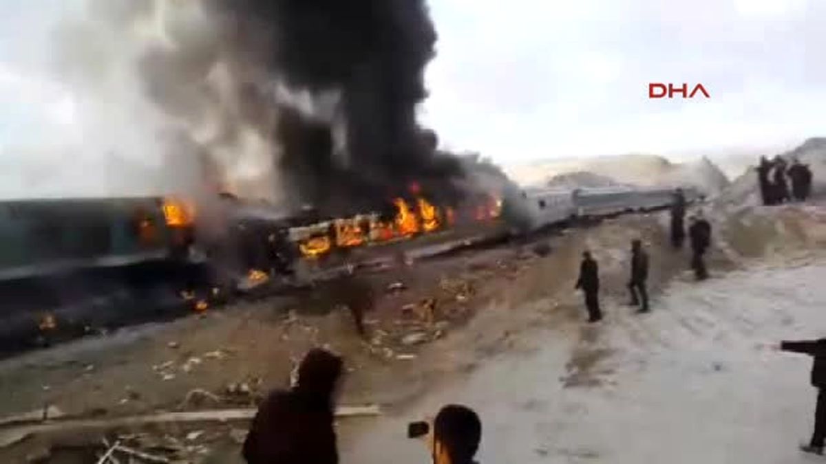 Iran?da Iki Yolcu Treni Çarpıştı