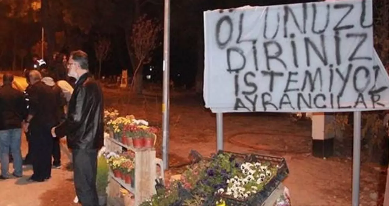 İzmir'de Terörist Cenazesine Tepki: Ölünüzü Dirinizi İstemiyoruz