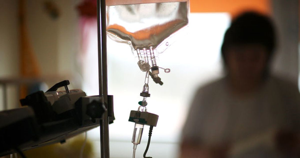 ABD'li Kadın, Kanserli Oğlunun Serumuna İnsan Dışkısı Karıştırdı