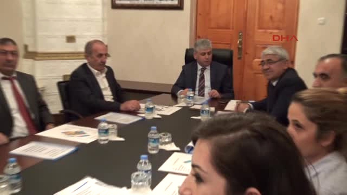 Kars Valisi: Sosyal Medyaya Resim Arayanlarla Işimiz Yok