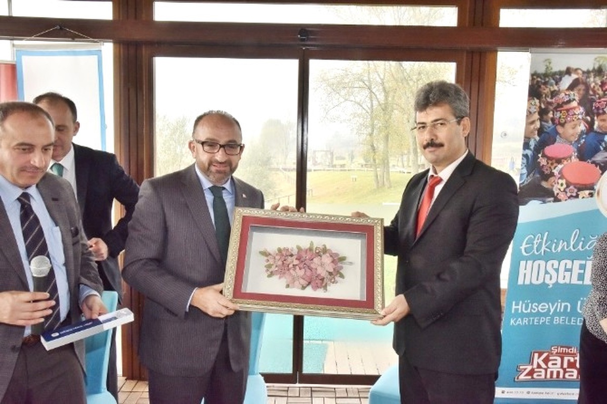 Kartepe\'de Öğretmenler Günü Kutlandı