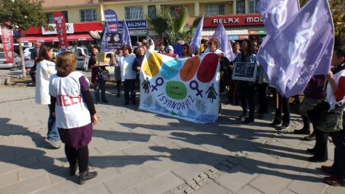 Kıbele Kadınları Kadına Şiddet Günü\'nde Sokakta