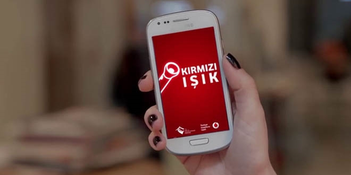 Kırmızı Işık 300 Binden Fazla İndirildi