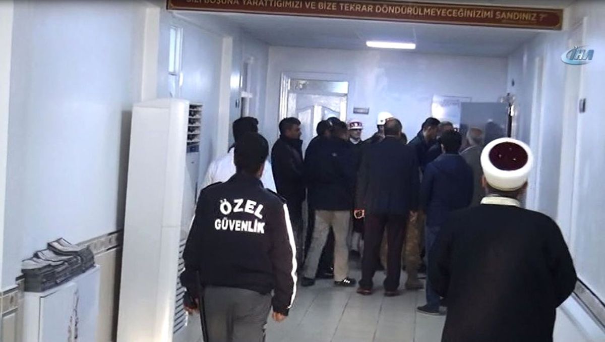 Komutan Aksakallı, Komutası Altındaki Şehidin Cenazesini Görmeye Gitti