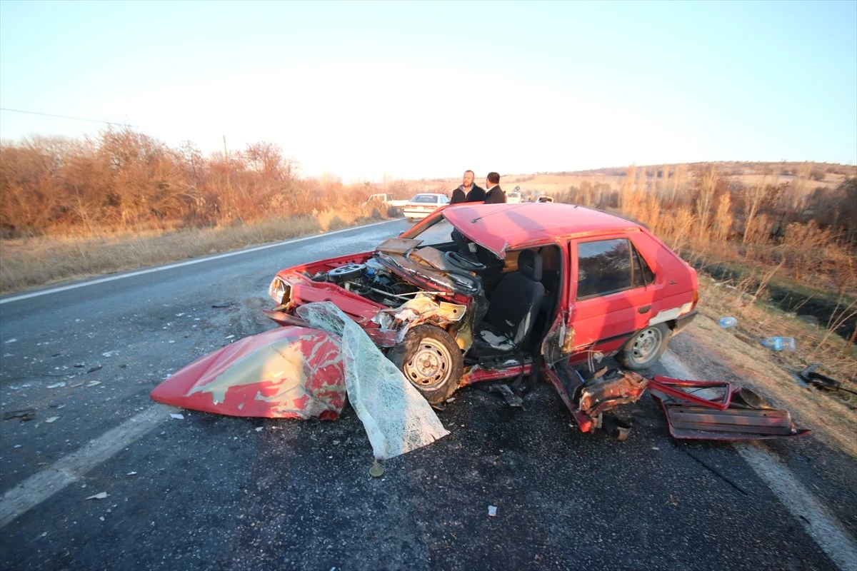 Konya\'da Otomobille Minibüs Çarpıştı: 5 Yaralı