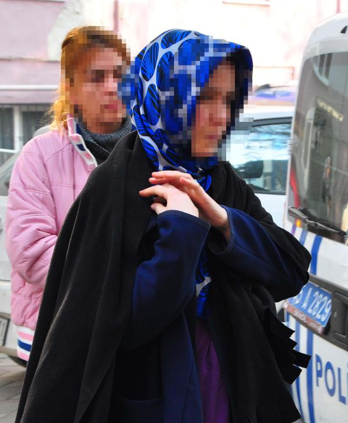 Manisa\'da Fetö Ablası Olduğu Belirtilen 22 Kadına Gözaltı