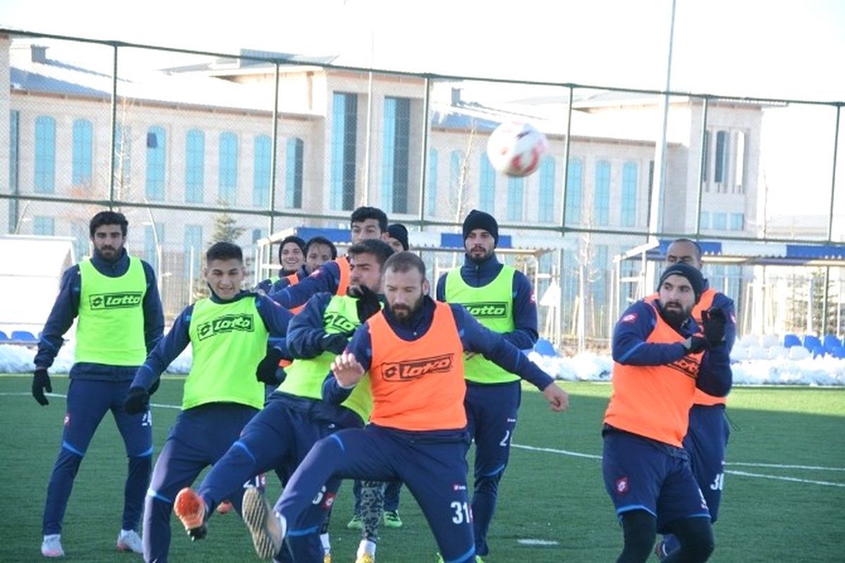 Mavi Beyazlılar, Ankara Yolcusu