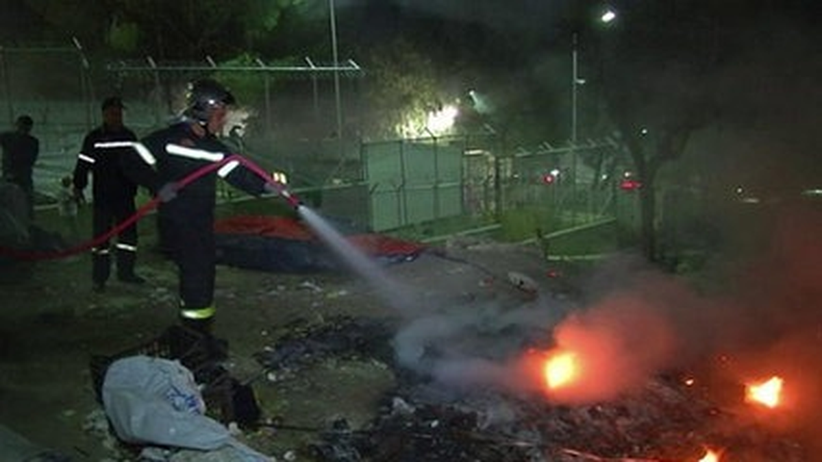 Midilli Adasındaki Göçmen Kampında Yine Yangın Çıktı: En Az 2 Ölü