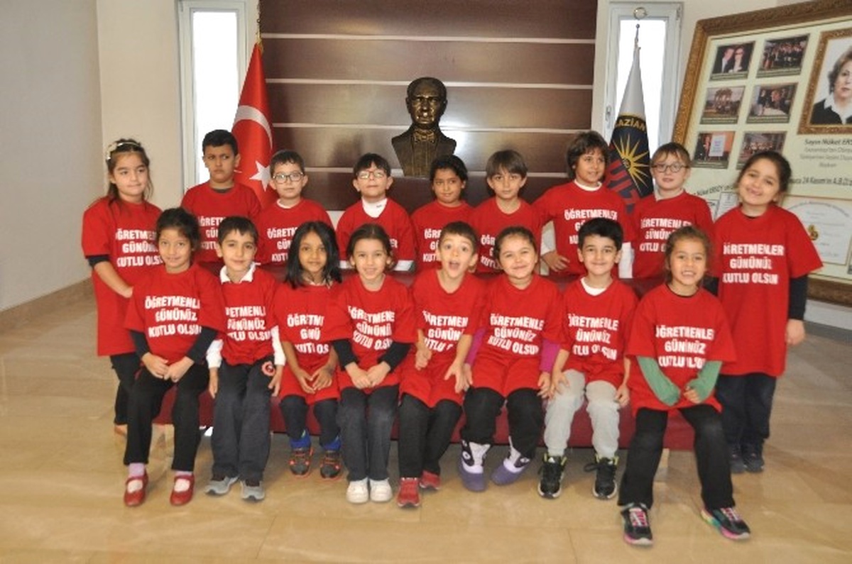 Minik Gkv\'liler\'den Büyük Jest