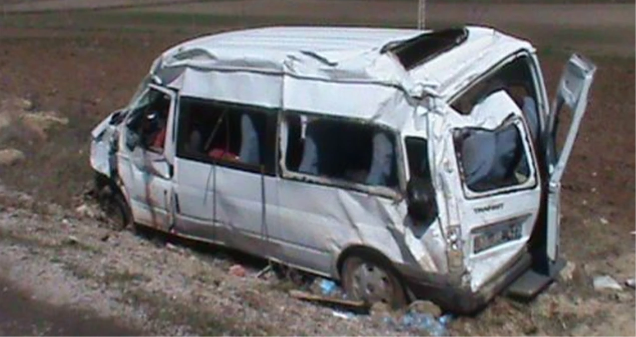 Muğla\'da Amatör Sporcuları Taşıyan Minibüs Kaza Yaptı, 6 Sporcu Yaralandı
