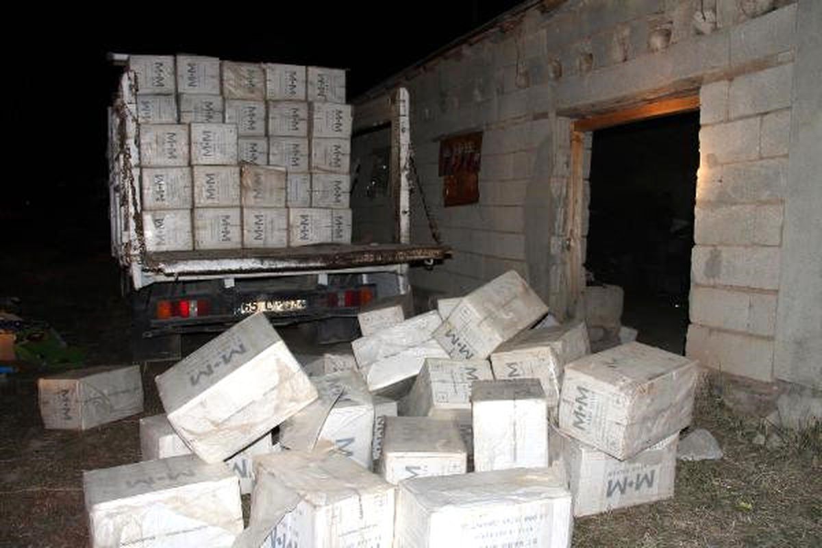 Muradiye\'de 111 Bin Paket Kaçak Sigara Ele Geçirildi