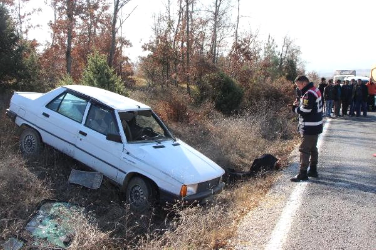 Otomobil Yoldan Çıktı, Sürücü Öldü, Oğlu Yaralandı