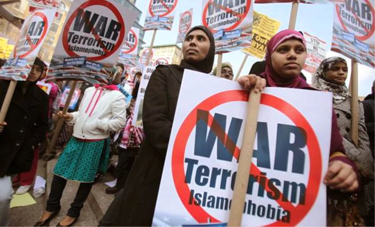 Paris\'te İslamofobi ve Çözüm Yolları Konuşuldu
