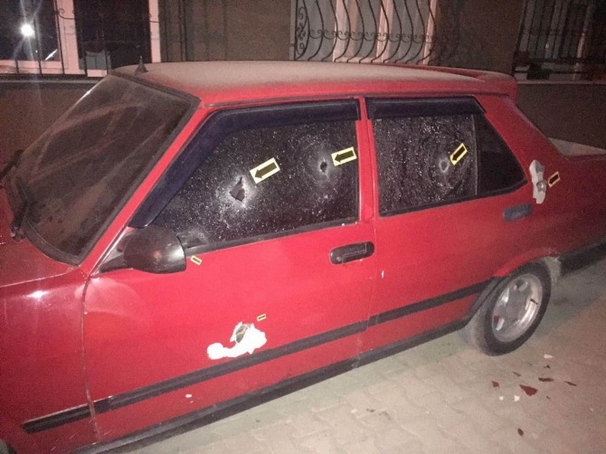 Park Halindeki Otomobil Kurşunlandı