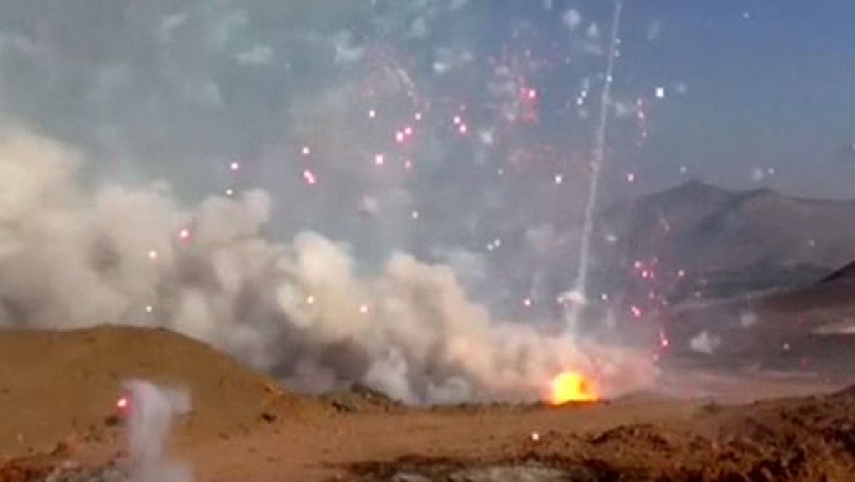 Peru'da Tonlarca Havai Fişek Patlatıldı
