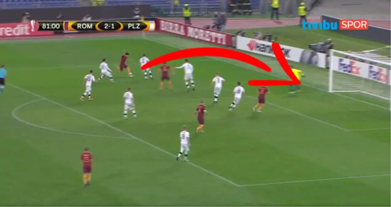 Roma'lı Perrotti, Viktoria Plzen'e Rabona Vuruşuyla Gol Attı