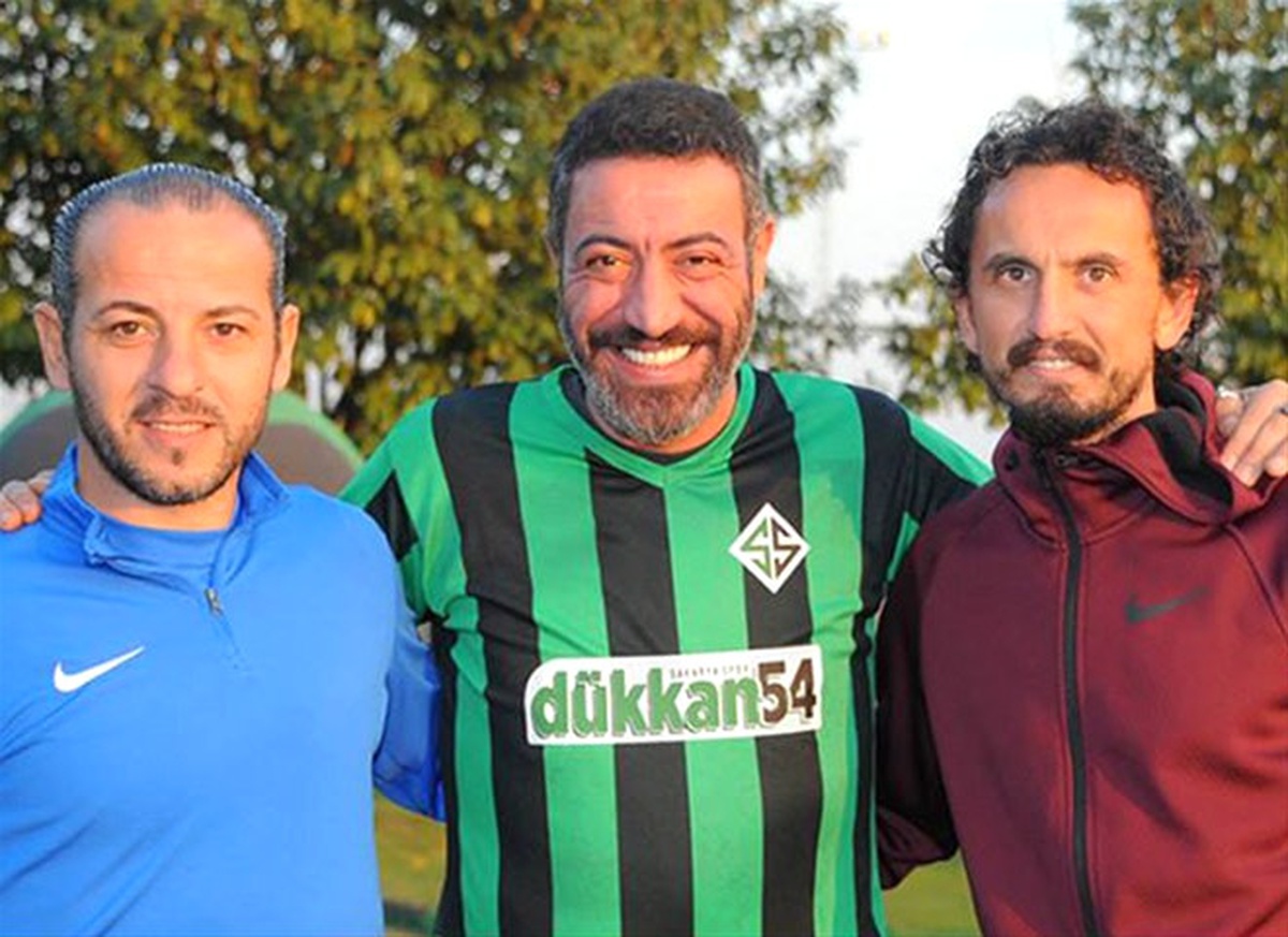 Sanatçı Hakan Alltun\'dan Sakaryaspor\'a Moral Ziyareti