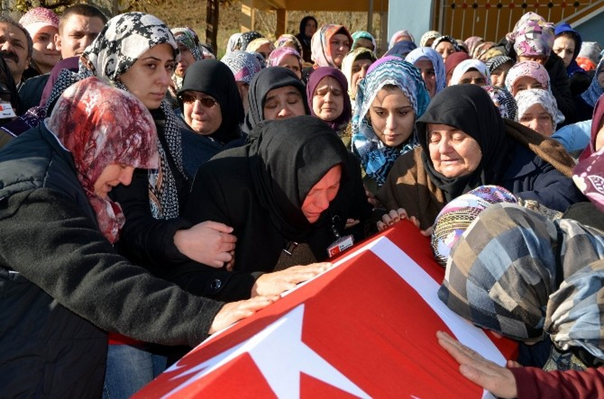 Şehidin Annesi: "Gelin Arabası Gibi Süslemişler Arabanı Oğlum"