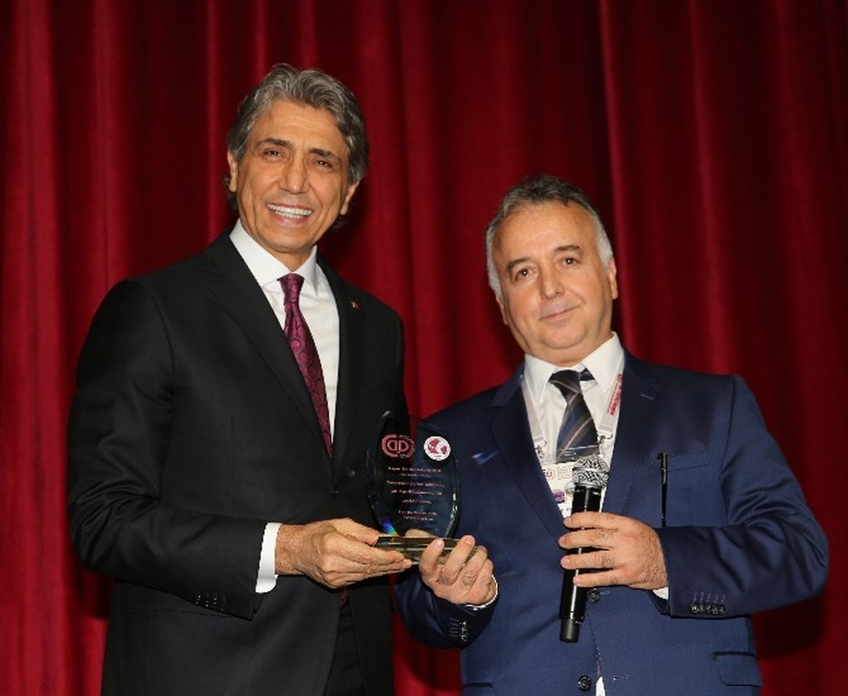Tusyad\'dan Başkan Mustafa Demir\'e Teşekkür Plaketi