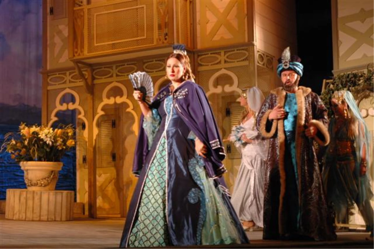 Antdob\'da "Saraydan Kız Kaçırma" Operası Sahnelendi