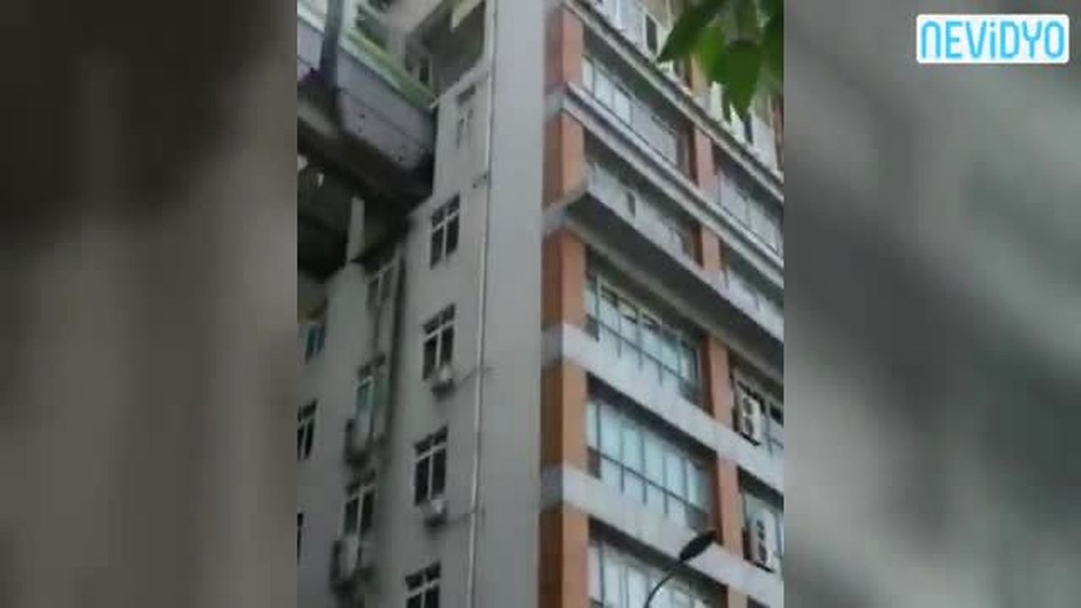 Apartmandan Geçen Metro!